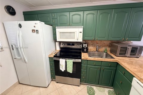 Copropriété à vendre à Lauderhill, Floride: 2 chambres, 102.19 m2 № 2090068 - photo 7