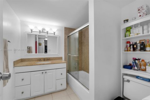 Copropriété à vendre à Lauderhill, Floride: 2 chambres, 102.19 m2 № 2090068 - photo 17