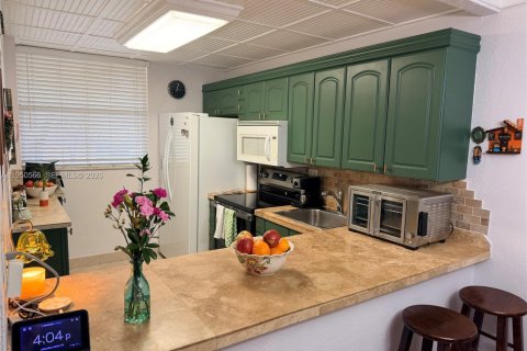 Copropriété à vendre à Lauderhill, Floride: 2 chambres, 102.19 m2 № 2090068 - photo 4