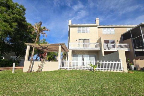 Townhouse in Palm Harbor, Florida 4 bedrooms, 304.72 sq.m. № 2212070 - photo 24