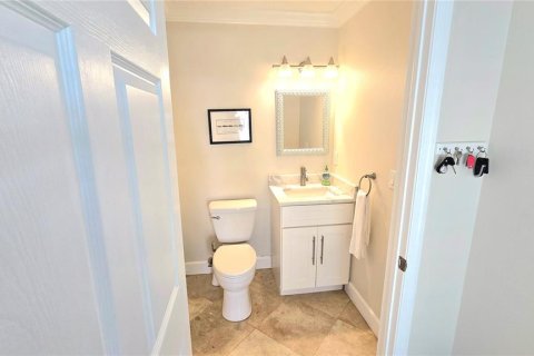Townhouse in Palm Harbor, Florida 4 bedrooms, 304.72 sq.m. № 2212070 - photo 18