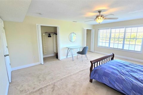 Townhouse in Palm Harbor, Florida 4 bedrooms, 304.72 sq.m. № 2212070 - photo 16