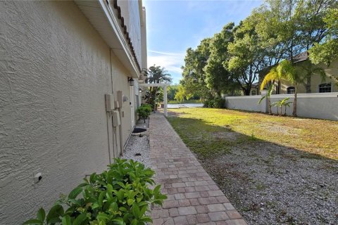 Townhouse in Palm Harbor, Florida 4 bedrooms, 304.72 sq.m. № 2212070 - photo 27
