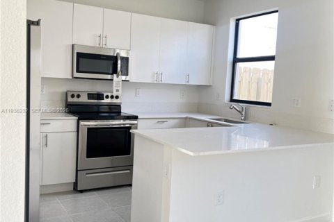 Condo in Homestead, Florida, 3 bedrooms  № 1995861 - photo 10