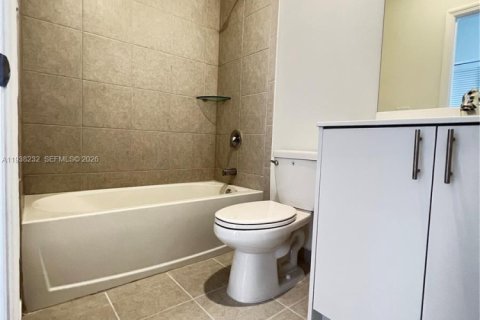 Condo in Homestead, Florida, 3 bedrooms  № 1995861 - photo 15