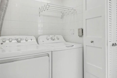 Купить кондоминиум в Майами-Бич, Флорида 3 спальни, 154.22м2, № 2055150 - фото 11