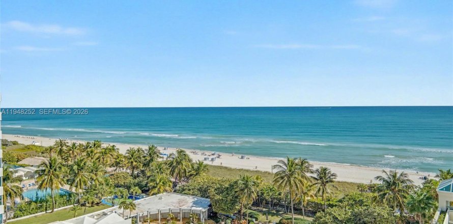 Кондоминиум с 3 спальнями в Майами-Бич, Флорида № 2055150