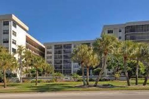 Copropriété à louer à Sarasota, Floride: 2 chambres, 113.71 m2 № 214581 - photo 1