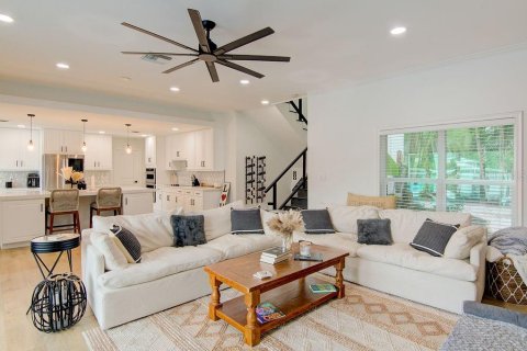 House in Sarasota, Florida 3 bedrooms, 288.37 sq.m. № 1745279 - photo 7