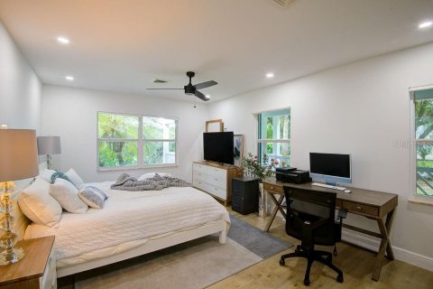 House in Sarasota, Florida 3 bedrooms, 288.37 sq.m. № 1745279 - photo 30