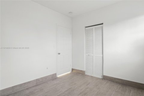 House in Miami, Florida 3 bedrooms, 94.02 sq.m. № 1974185 - photo 19