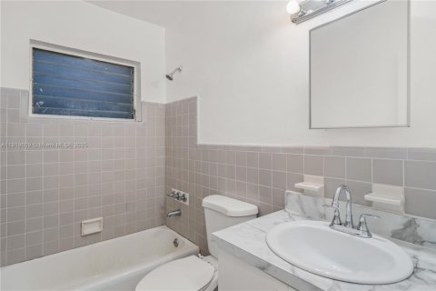 House in Miami, Florida 3 bedrooms, 94.02 sq.m. № 1974185 - photo 15