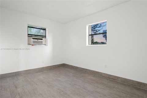 House in Miami, Florida 3 bedrooms, 94.02 sq.m. № 1974185 - photo 16