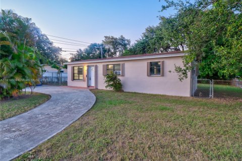 House in Miami, Florida 3 bedrooms, 94.02 sq.m. № 1974185