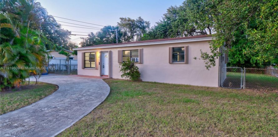 House in Miami, Florida 3 bedrooms, 94.02 sq.m. № 1974185