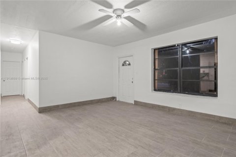 House in Miami, Florida 3 bedrooms, 94.02 sq.m. № 1974185 - photo 10