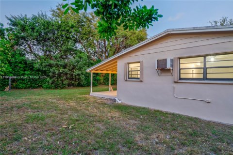 House in Miami, Florida 3 bedrooms, 94.02 sq.m. № 1974185 - photo 21