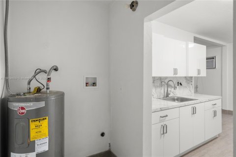 House in Miami, Florida 3 bedrooms, 94.02 sq.m. № 1974185 - photo 20