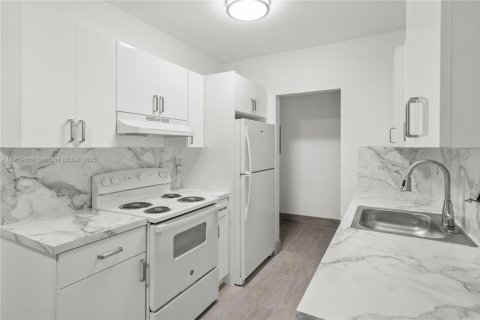 House in Miami, Florida 3 bedrooms, 94.02 sq.m. № 1974185 - photo 6