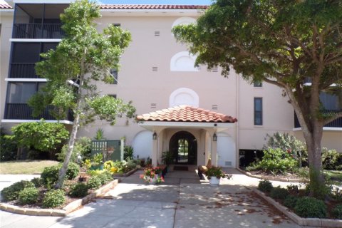 Condo in Punta Gorda, Florida, 2 bedrooms № 2230371 - photo 2