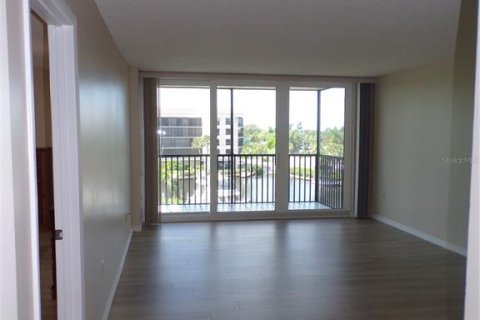 Condo in Punta Gorda, Florida, 2 bedrooms № 2230371 - photo 3