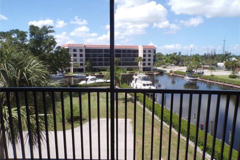 Condo in Punta Gorda, Florida, 2 bedrooms № 2230371 - photo 16