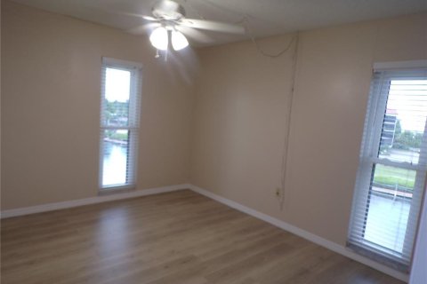 Condo in Punta Gorda, Florida, 2 bedrooms № 2230371 - photo 15