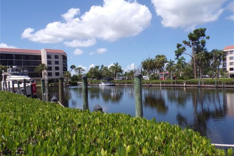 Condo in Punta Gorda, Florida, 2 bedrooms № 2230371 - photo 30