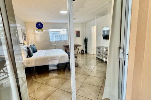 House in North Lauderdale, Florida 3 bedrooms, 160.54 sq.m. № 1779666 - photo 18