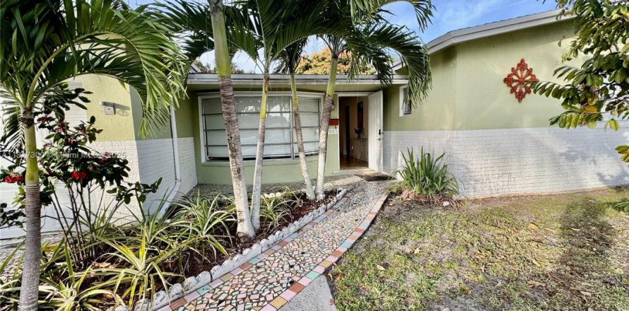 House in North Lauderdale, Florida 3 bedrooms, 160.54 sq.m. № 1779666
