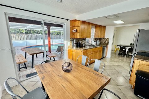 House in North Lauderdale, Florida 3 bedrooms, 160.54 sq.m. № 1779666 - photo 10