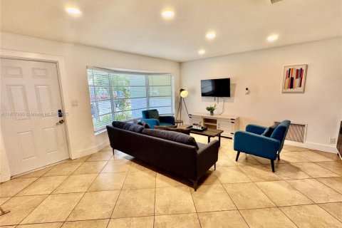 House in North Lauderdale, Florida 3 bedrooms, 160.54 sq.m. № 1779666 - photo 4