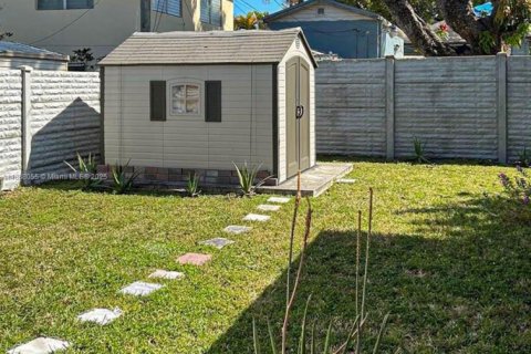 House in Miami, Florida 2 bedrooms № 1942224 - photo 7