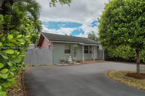House in Miami, Florida 2 bedrooms № 1942224 - photo 1