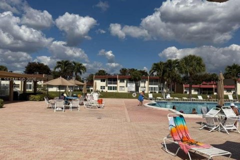 Condominio en venta en West Palm Beach, Florida, 1 dormitorio, 65.4 m2 № 2035997 - foto 15