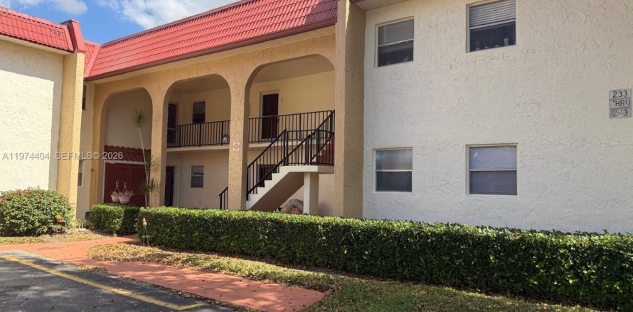 Condominio en West Palm Beach, Florida, 1 dormitorio  № 2035997