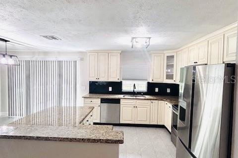 Propiedad comercial en alquiler en Valrico, Florida, 127.83 m2 № 1820889 - foto 10