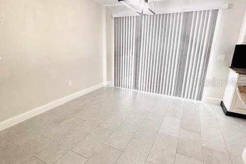 Propiedad comercial en alquiler en Valrico, Florida, 127.83 m2 № 1820889 - foto 14