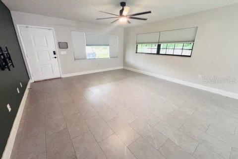 Propiedad comercial en alquiler en Valrico, Florida, 127.83 m2 № 1820889 - foto 8