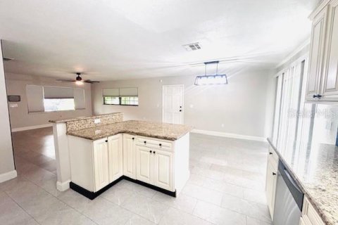Propiedad comercial en alquiler en Valrico, Florida, 127.83 m2 № 1820889 - foto 11