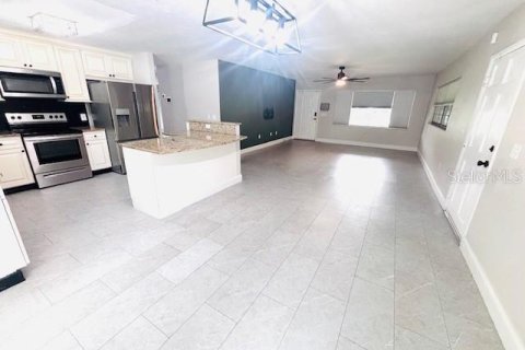 Propiedad comercial en alquiler en Valrico, Florida, 127.83 m2 № 1820889 - foto 5