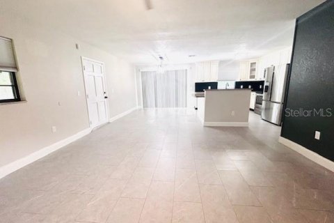 Propiedad comercial en alquiler en Valrico, Florida, 127.83 m2 № 1820889 - foto 7