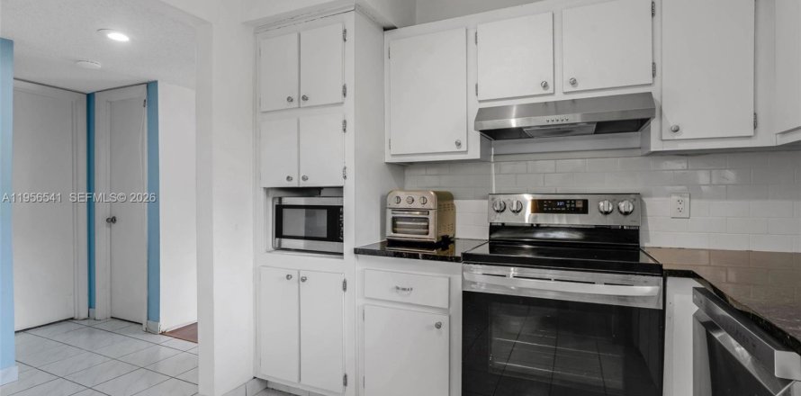 Condominio en Weston, Florida, 2 dormitorios  № 2011172
