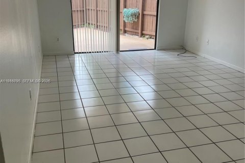 Apartamento en alquiler en Miami, Florida, 1 dormitorio, 65.31 m2 № 2044967 - foto 4