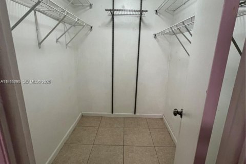 Apartamento en alquiler en Miami, Florida, 1 dormitorio, 65.31 m2 № 2044967 - foto 11