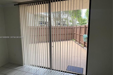 Apartamento en alquiler en Miami, Florida, 1 dormitorio, 65.31 m2 № 2044967 - foto 6