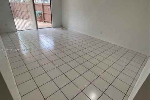 Apartamento en alquiler en Miami, Florida, 1 dormitorio, 65.31 m2 № 2044967 - foto 5