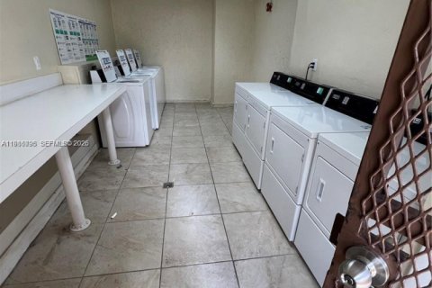 Apartamento en alquiler en Miami, Florida, 1 dormitorio, 65.31 m2 № 2044967 - foto 19