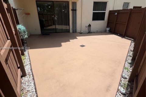 Apartamento en alquiler en Miami, Florida, 1 dormitorio, 65.31 m2 № 2044967 - foto 3