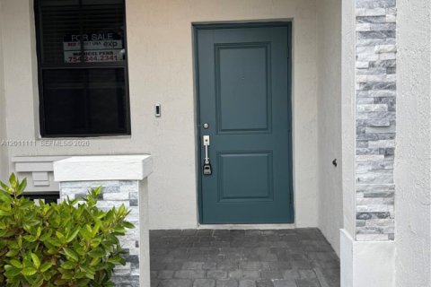 Touwnhouse à vendre à Homestead, Floride: 3 chambres, 120.4 m2 № 2153833 - photo 2
